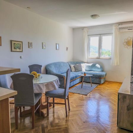 Apartment Cesarica Omiš Zewnętrze zdjęcie