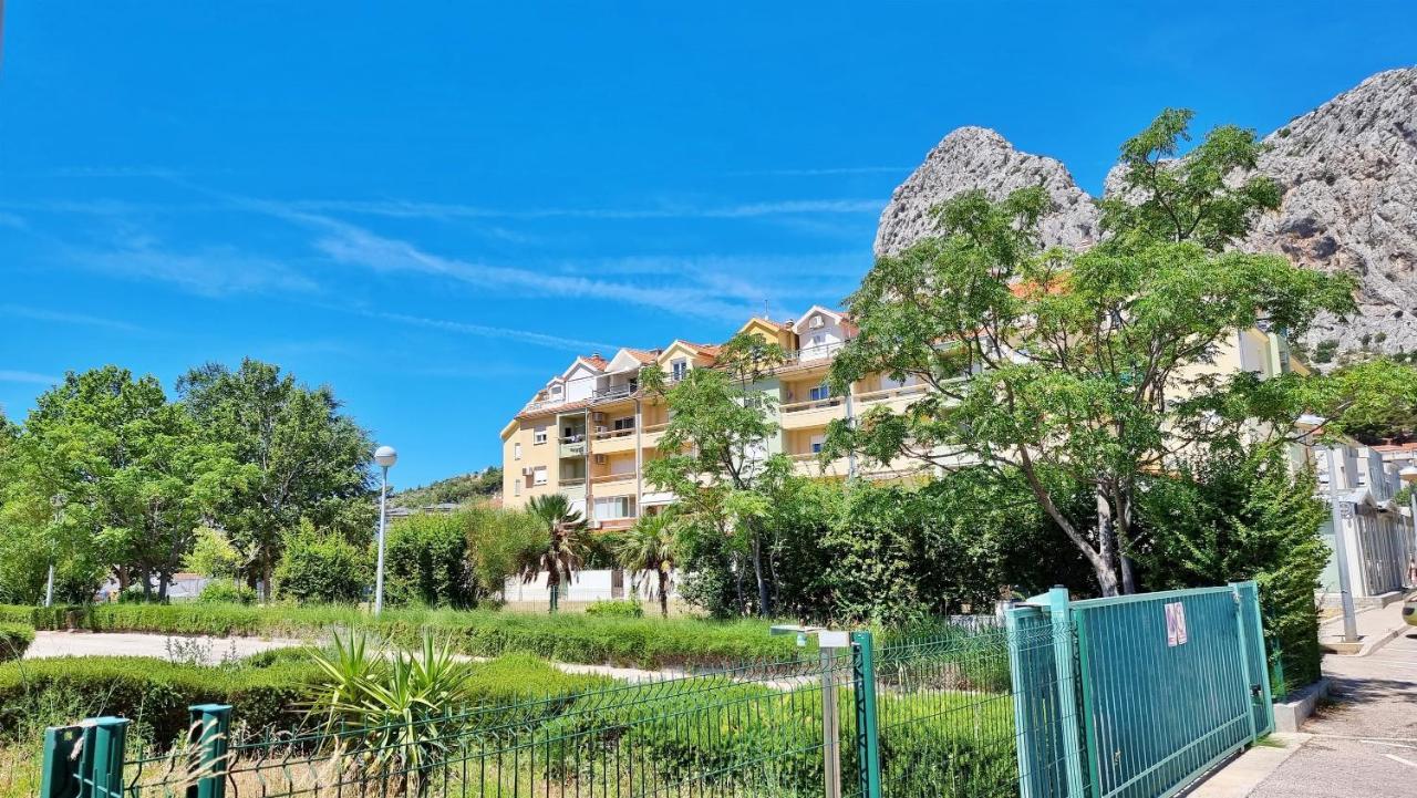 Apartment Cesarica Omiš Zewnętrze zdjęcie